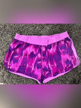 Under Armour Women’s Pink/Purple Printed Running Shorts Lined Size Large